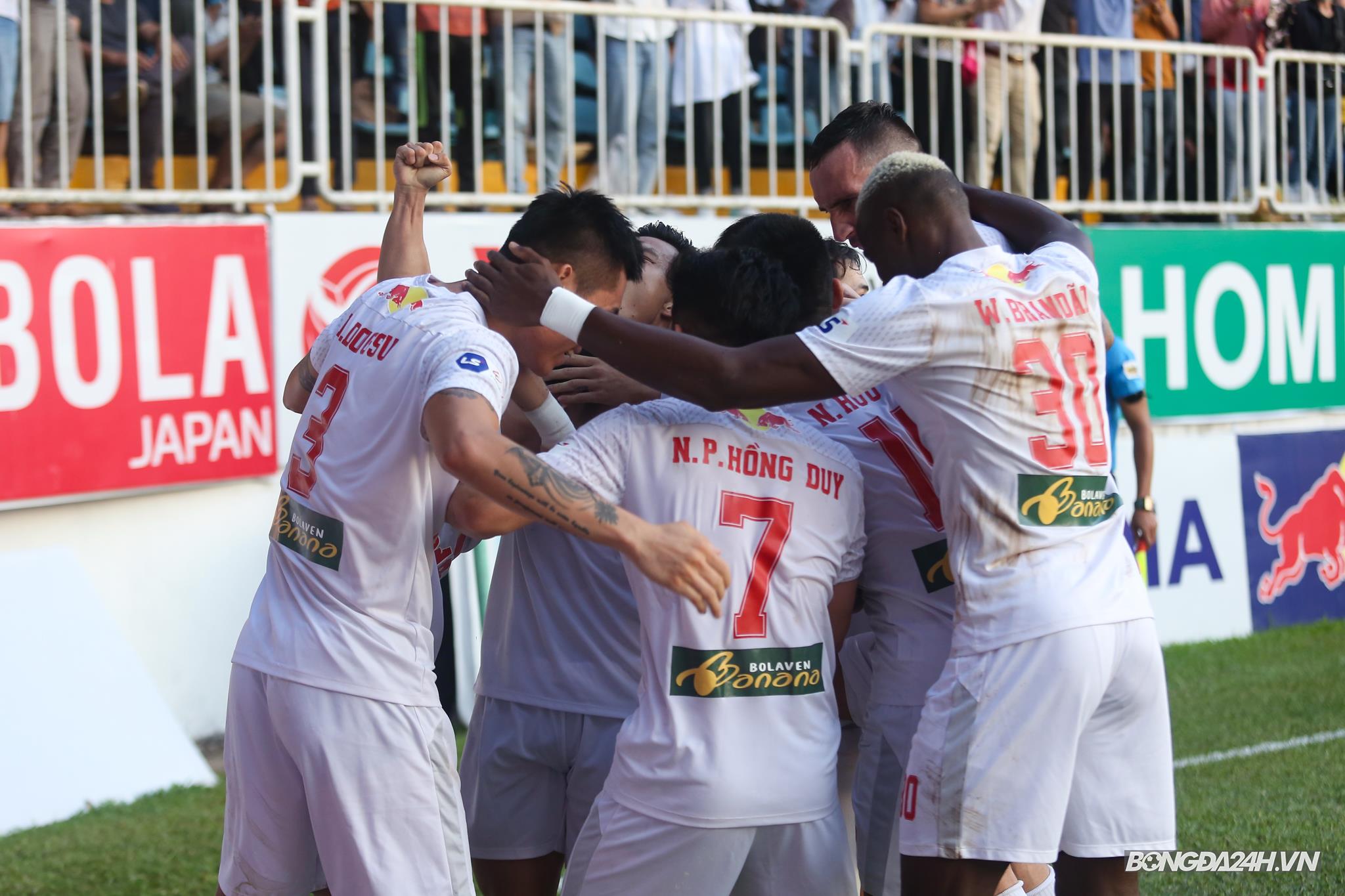 HAGL tri ân khán giả sau trận thắng Hà Nội