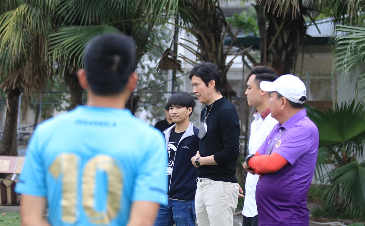 HLV Park Choong Kyun ký hợp đồng với Hà Nội