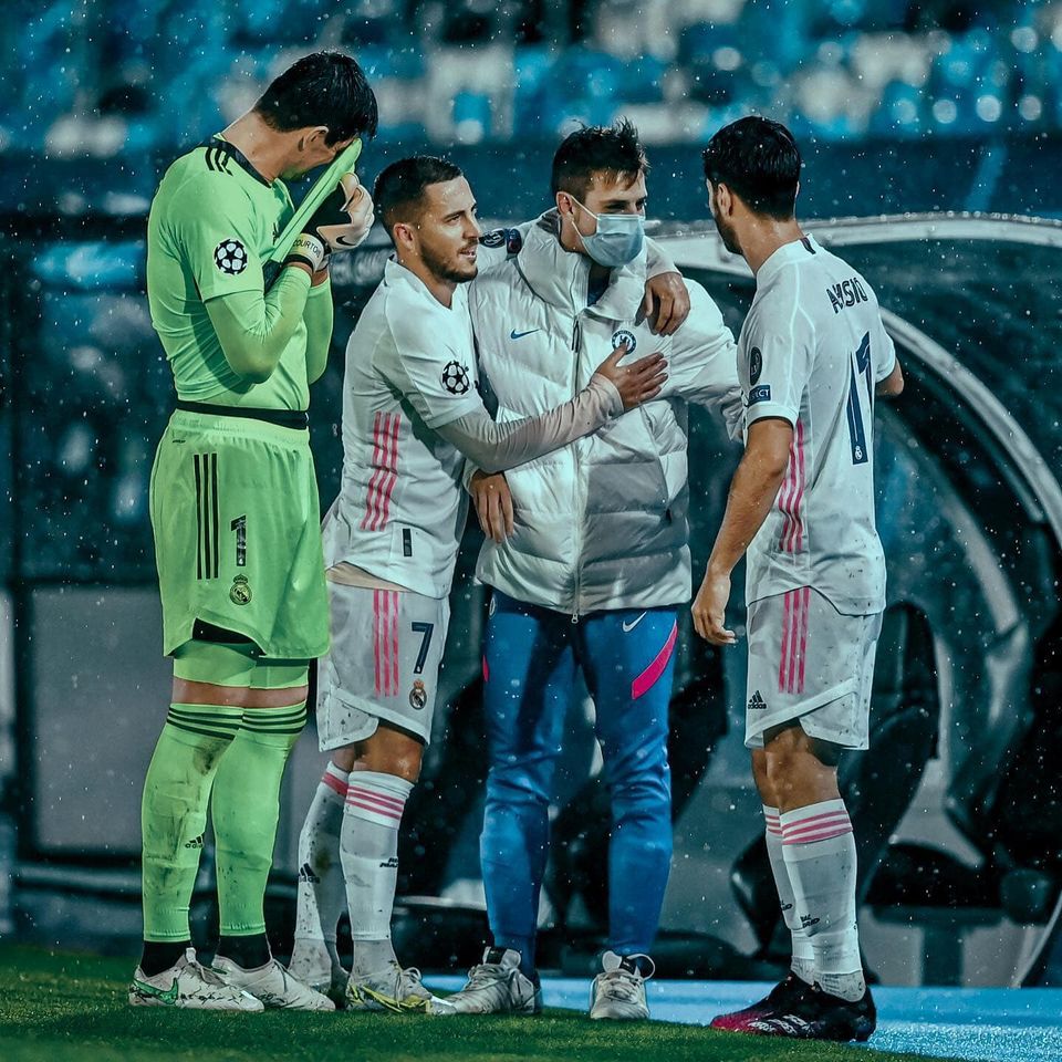 Eden Hazard vs Chelsea: Những hình ảnh fan Chelsea chắc hẳn chưa quen