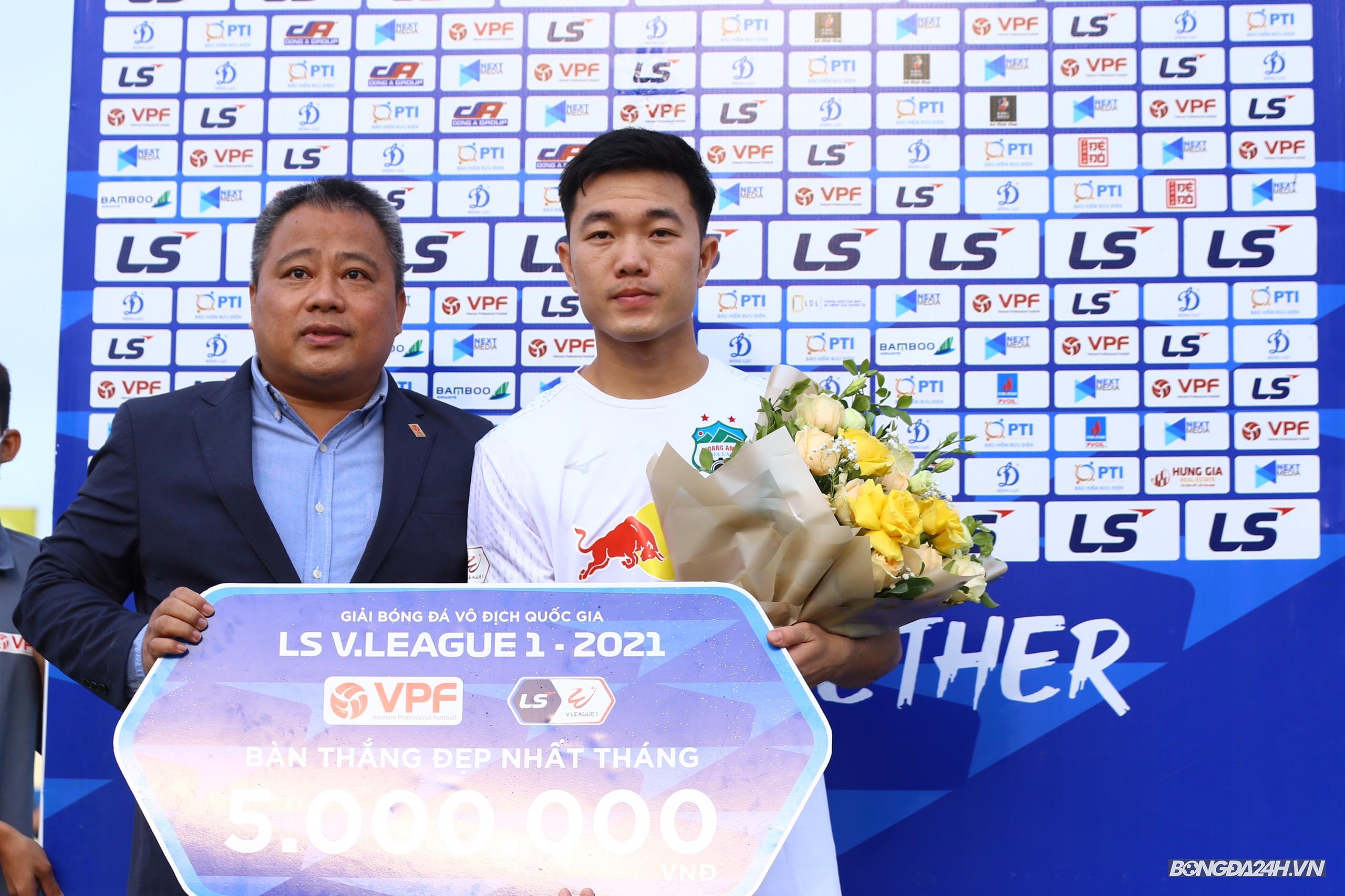 Xuân Trường nhận giải thưởng Cầu thủ có bàn thắng đẹp nhất Xuan Truong nhan giai thuong Cau thu co ban thang dep nhat