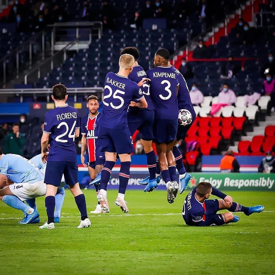 Chiêm ngưỡng pha ‘xuyên táo’ qua hàng rào cực đỉnh của Riyad Mahrez hình ảnh gốc