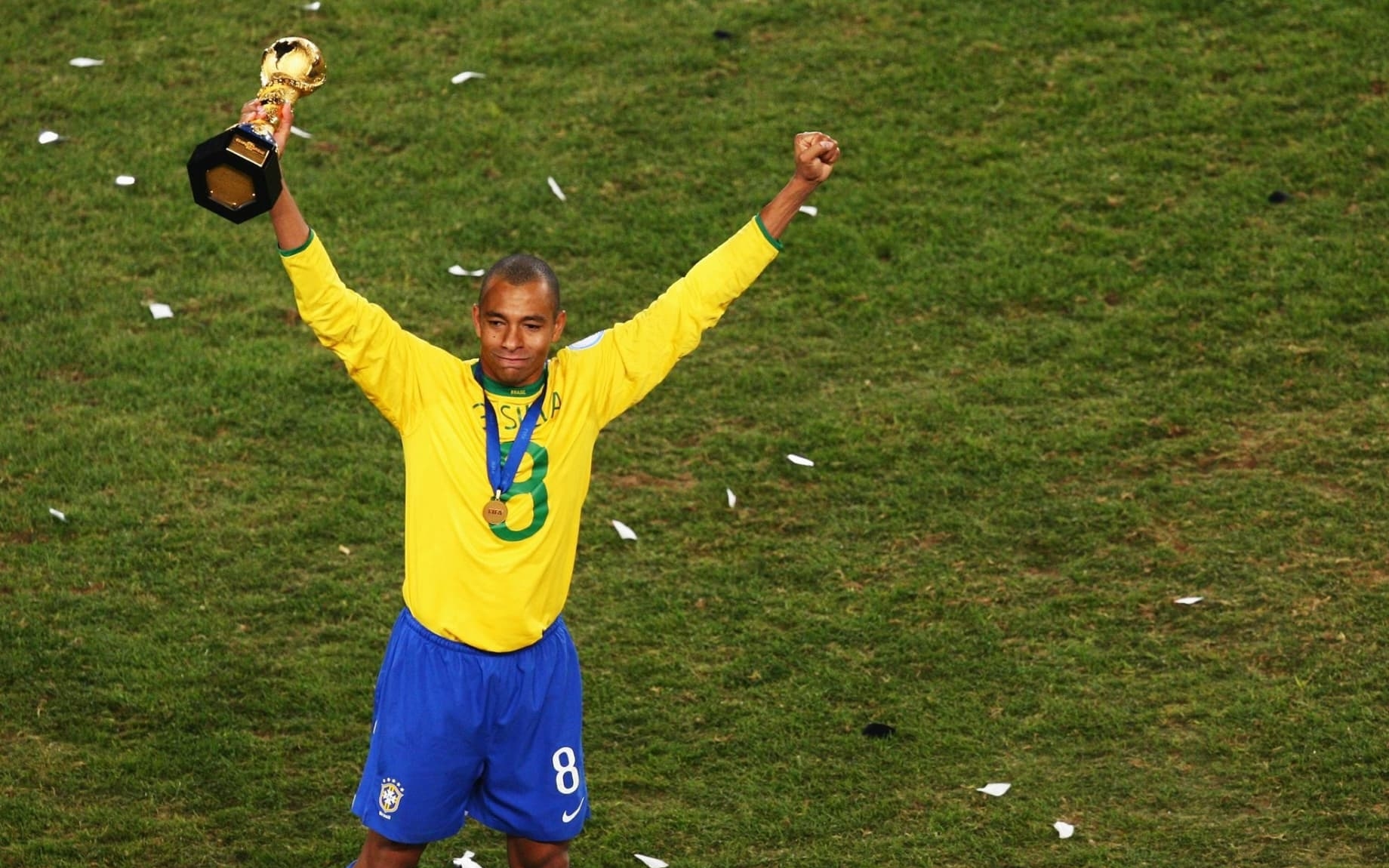 Gilberto Silva: Khi tình yêu bắt đầu từ chiếc radio