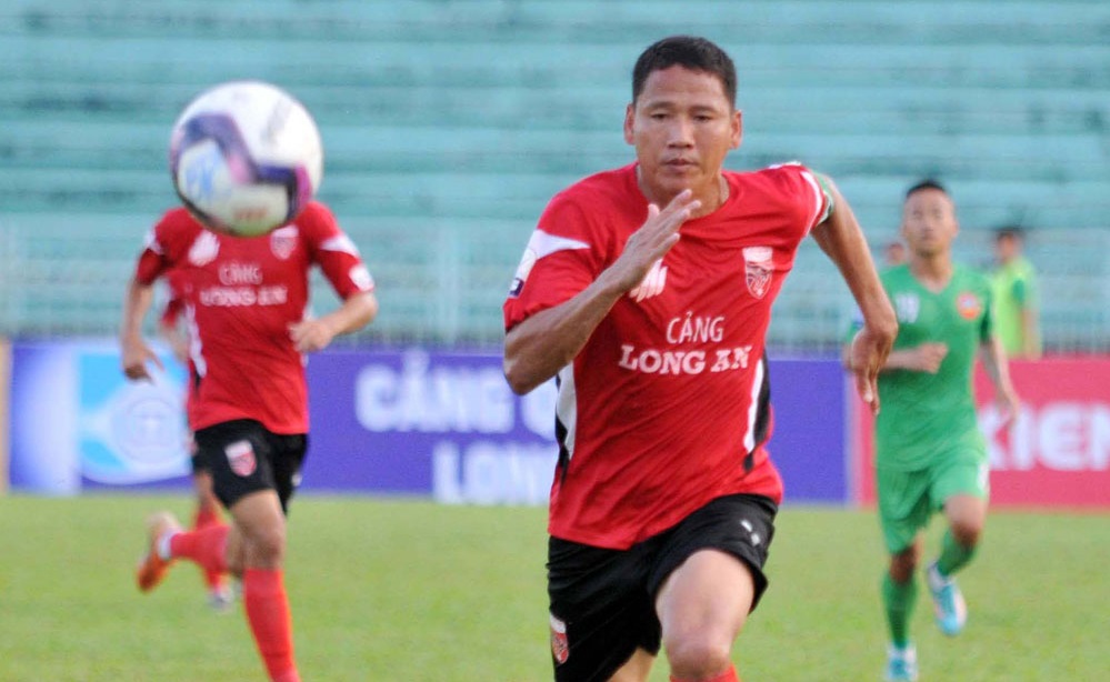 Tiền đạo Anh Đức cầm quân ở Long An hình ảnh Tiền đạo Anh Đức cầm quân ở Long An hình ảnh