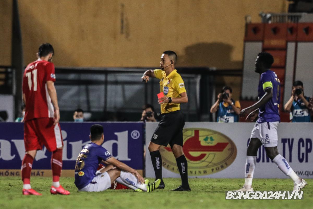 Đức Huy thẻ đỏ Hà Nội vs Viettel