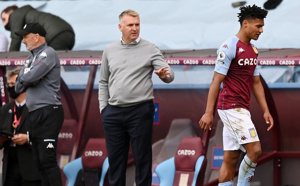 HLV Dean Smith tố MU được hưởng lợi HLV Dean Smith tố MU được hưởng lợi