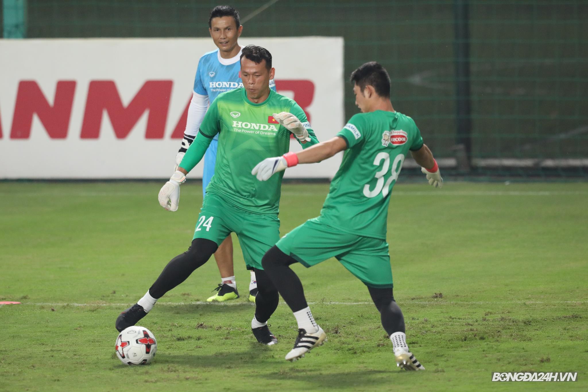 Bùi Tấn Trường ĐT Việt Nam Bùi Tấn Trường ĐT Việt Nam