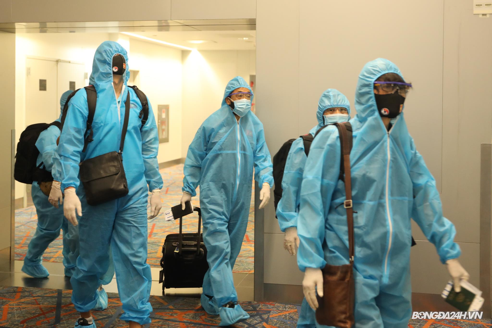 Bùi Tấn Trường mặc đồ bảo hộ