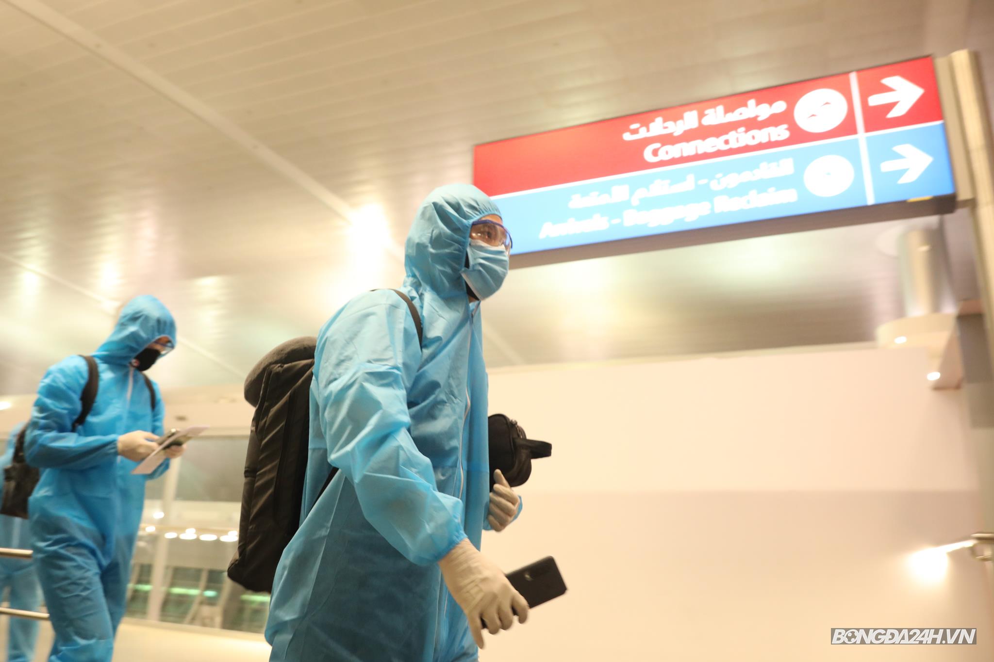 ĐT Việt Nam mặc đồ bảo hộ