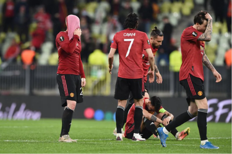 Bruno Fernandes khóc đỏ hết mắt sau thất bại trước Villarreal