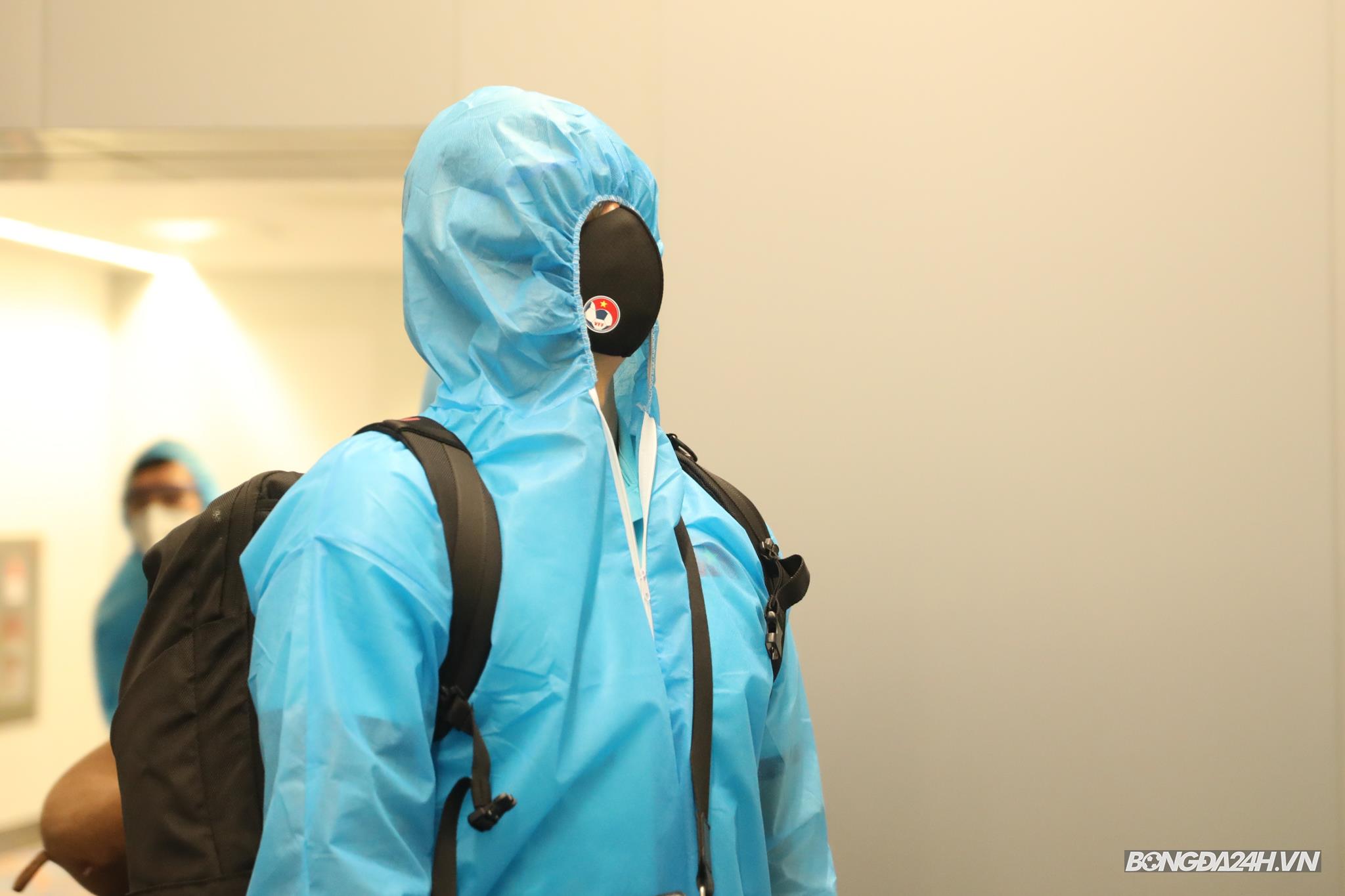 Bùi Tấn Trường mặc đồ bảo hộ