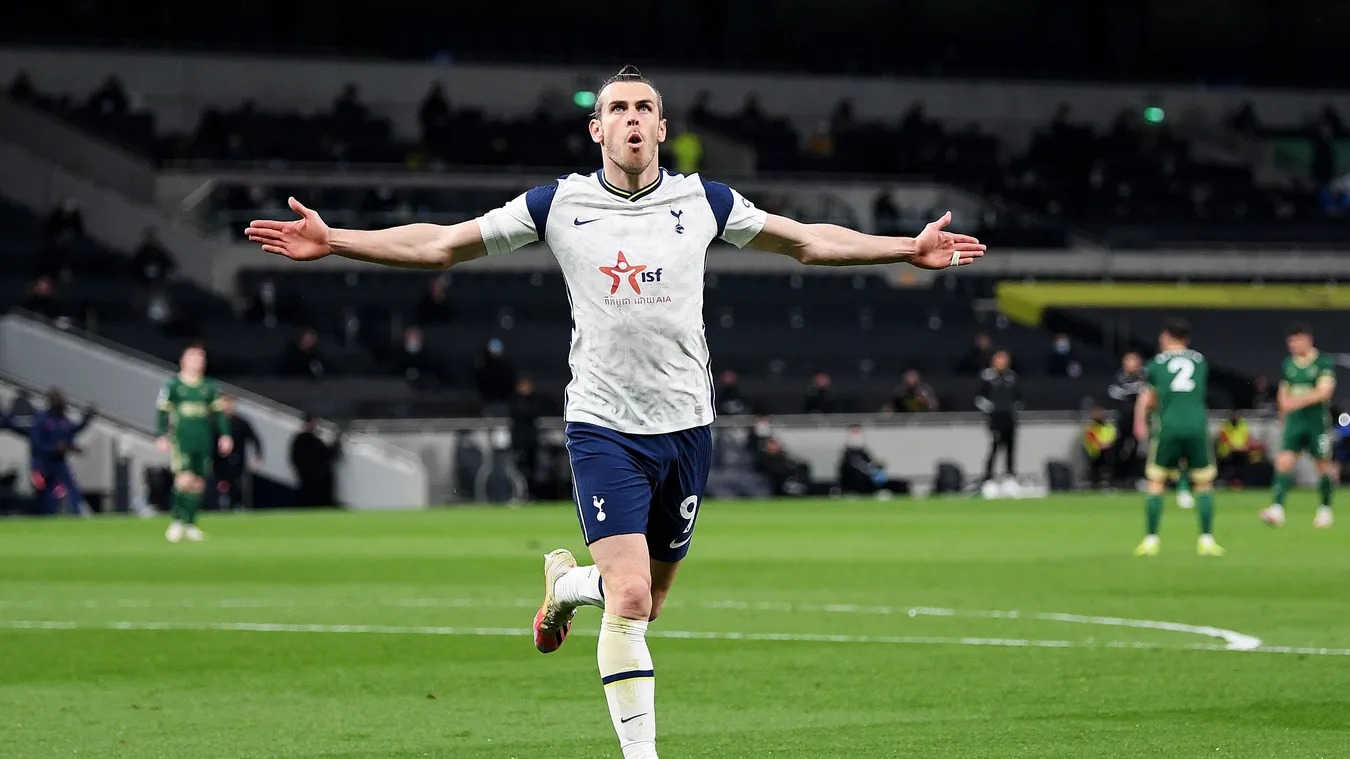 Lập hattrick sau 9 năm, Gareth Bale cười rạng rỡ hình ảnh gốc