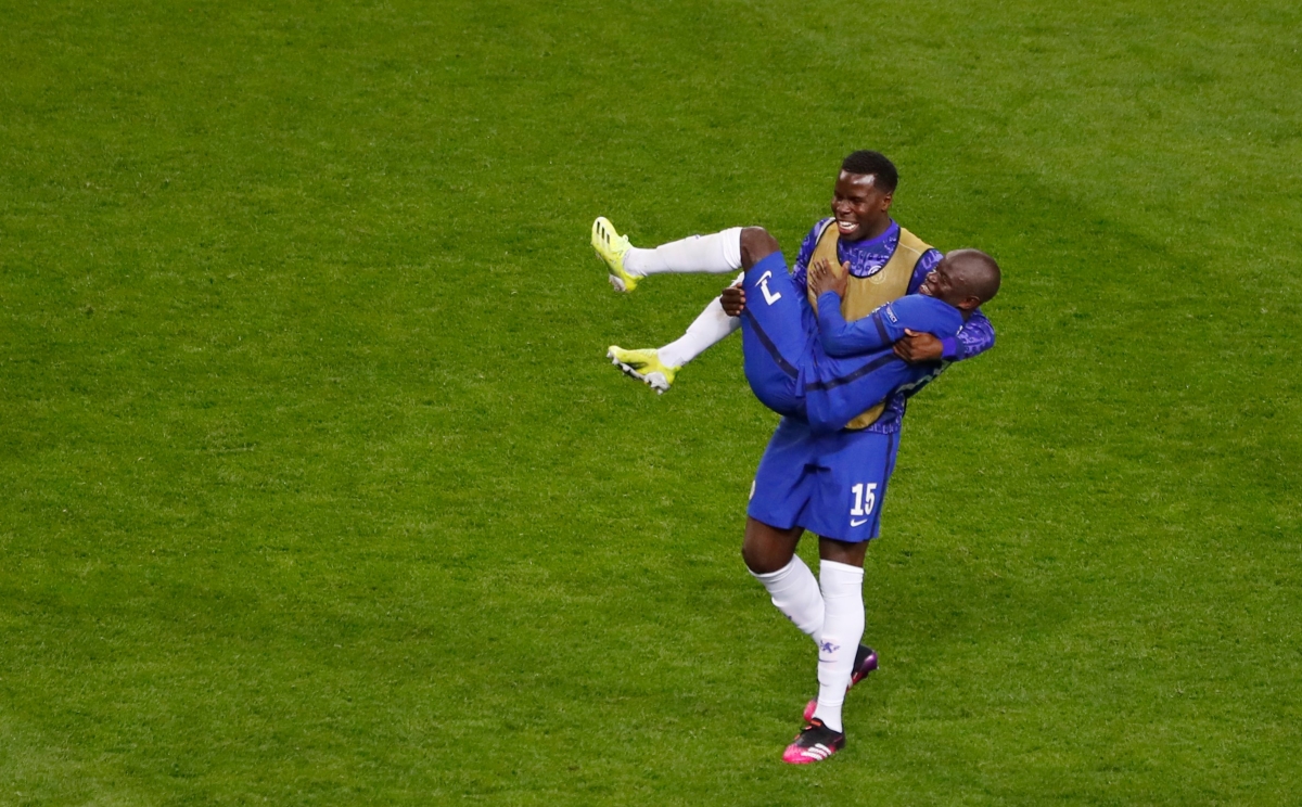 Kante được nhấc bổng sau trận chung kết C1