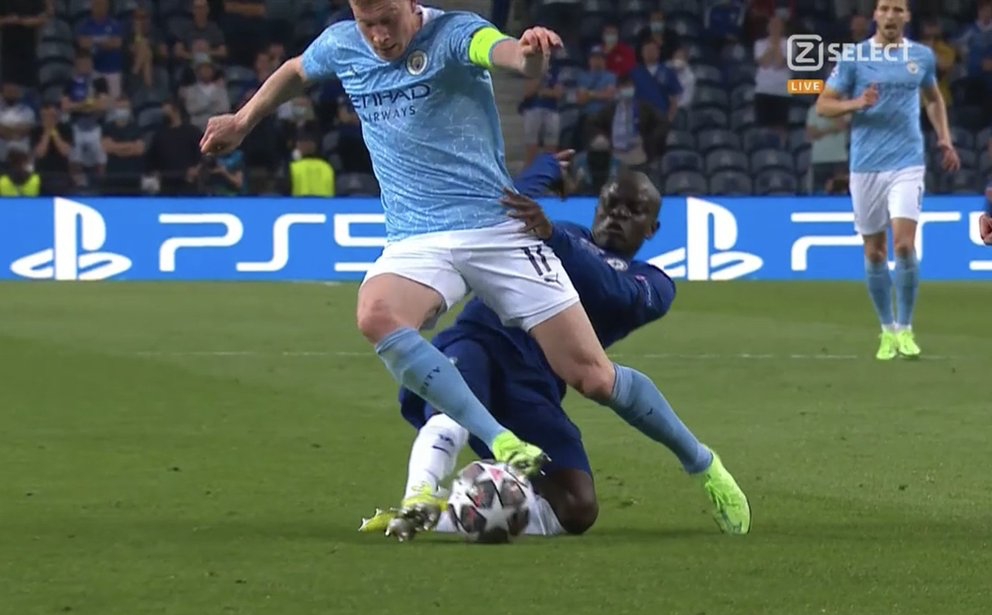 Kante được nhấc bổng sau trận chung kết C1 Kante được nhấc bổng sau trận chung kết C1