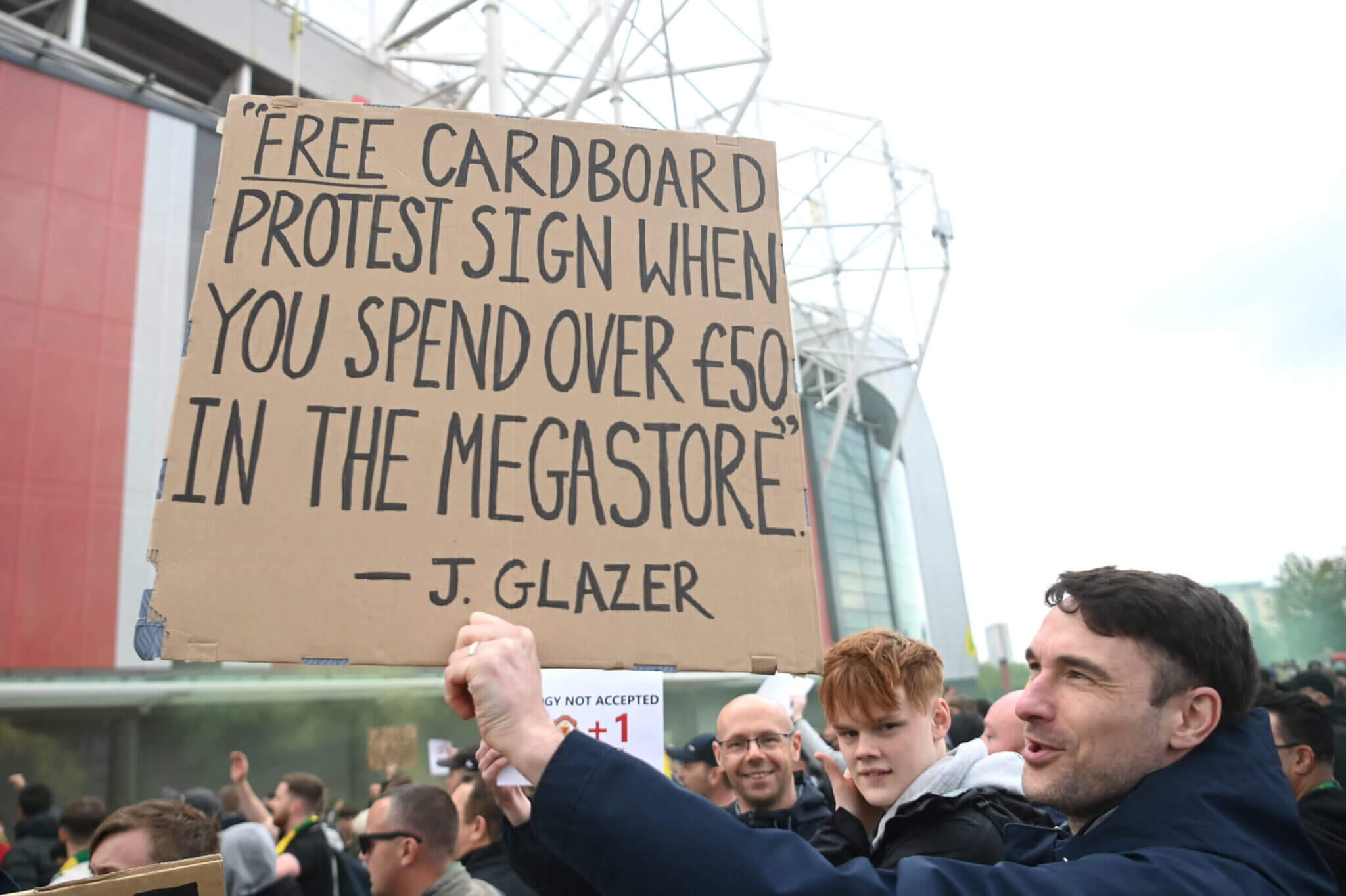 Cuộc biểu tình của CĐV Man United: Khi thùng thuốc súng đã nổ!