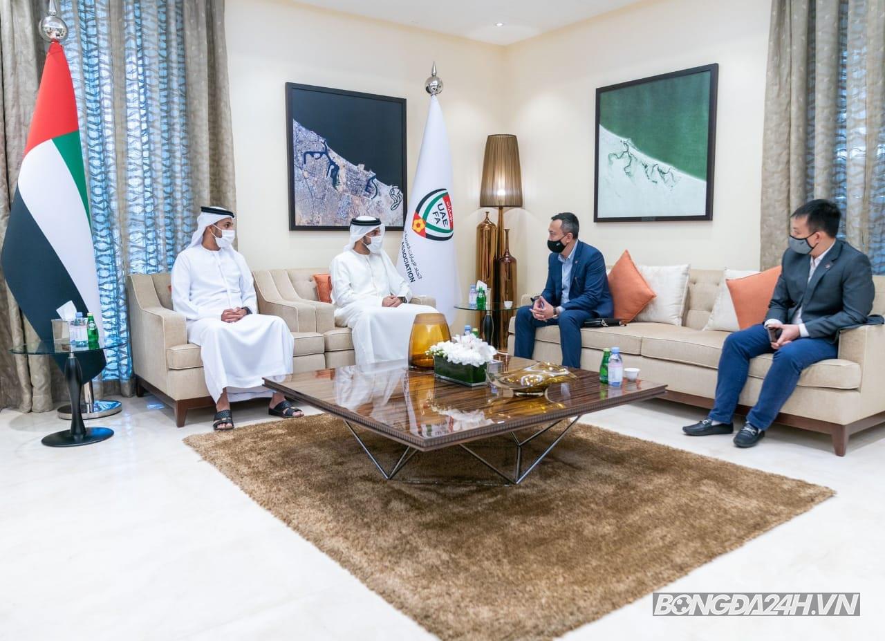 Trần Quốc Tuấn Chủ tịch LĐBĐ UAE Rashid bin Humaid Al Nuaimi Trần Quốc Tuấn Chủ tịch LĐBĐ UAE Rashid bin Humaid Al Nuaimi