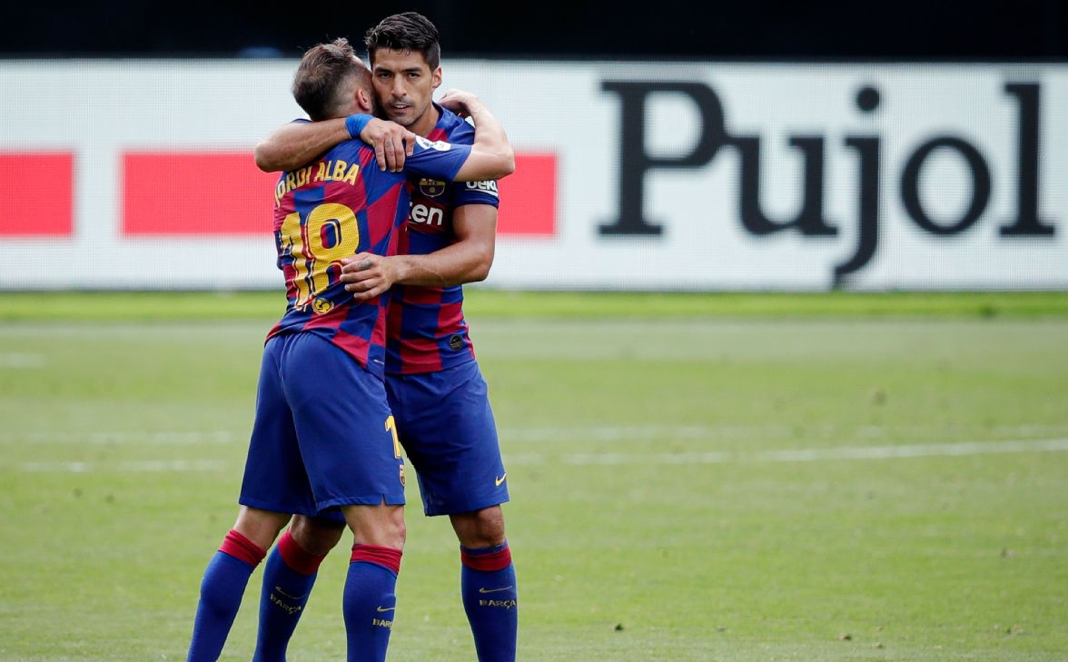 Jordi Alba ủng hộ Suarez