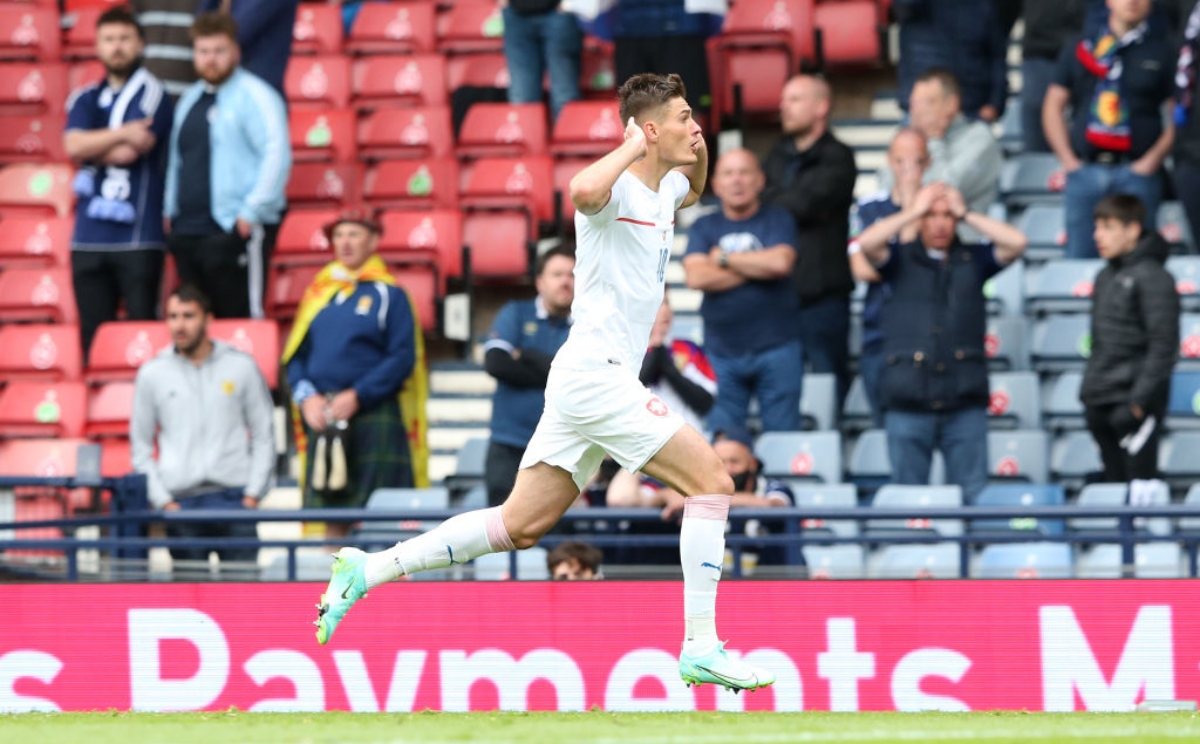 Patrik Schick lập siêu phẩm Scotland vs Séc Patrik Schick lập siêu phẩm Scotland vs Séc