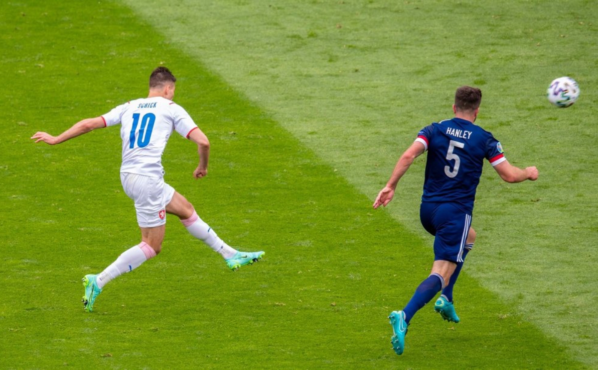 Patrik Schick lập siêu phẩm Scotland vs Séc
