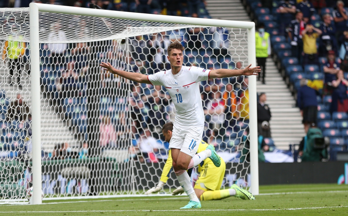 Patrik Schick lập siêu phẩm Scotland vs Séc Patrik Schick lập siêu phẩm Scotland vs Séc