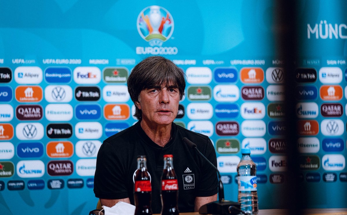 Joachim Low nhắc đến Ronaldo trong cuộc họp báo trước trận gặp Bồ Đào Nha