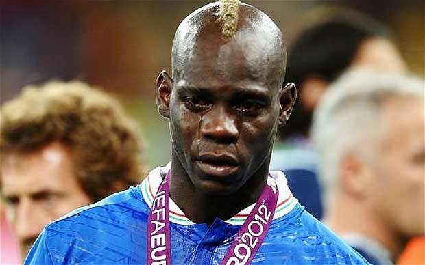 Balotelli và những giọt nước mắt sau đêm chung kết với người Tây Ban Nha tại Kiew