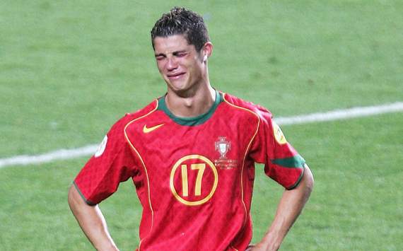 Cristiano Ronaldo với thất bại cay đắng tại Euro 2004