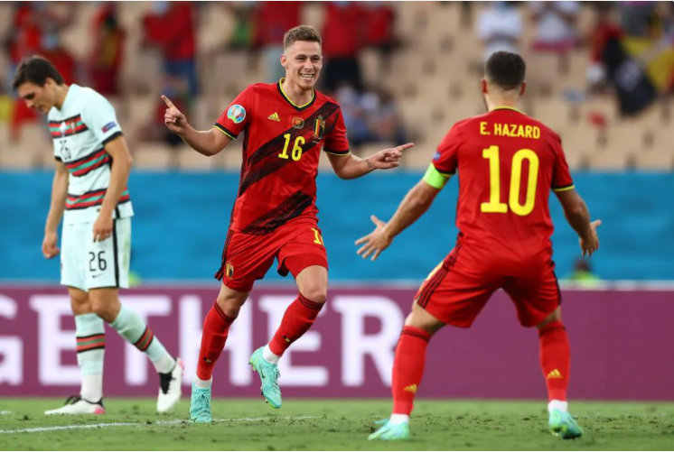 Thorgan Hazard làm lu mờ anh trai Eden Hazard
