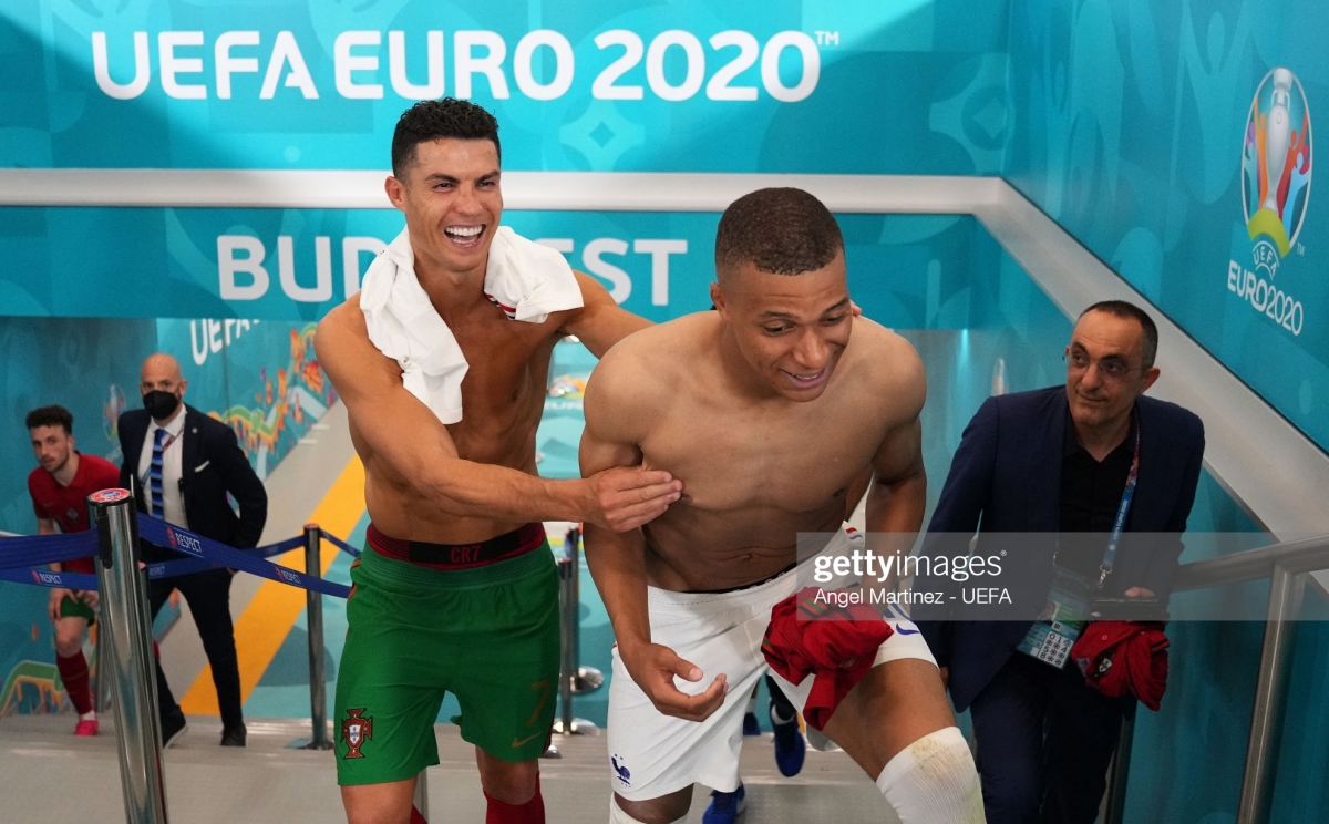 Ronaldo đổi áo Benzema và Mbappe EURO 2020