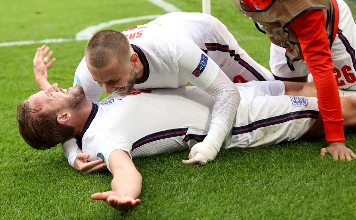 Harry Kane vui mừng sau trận thắng Đức EURO 2020
