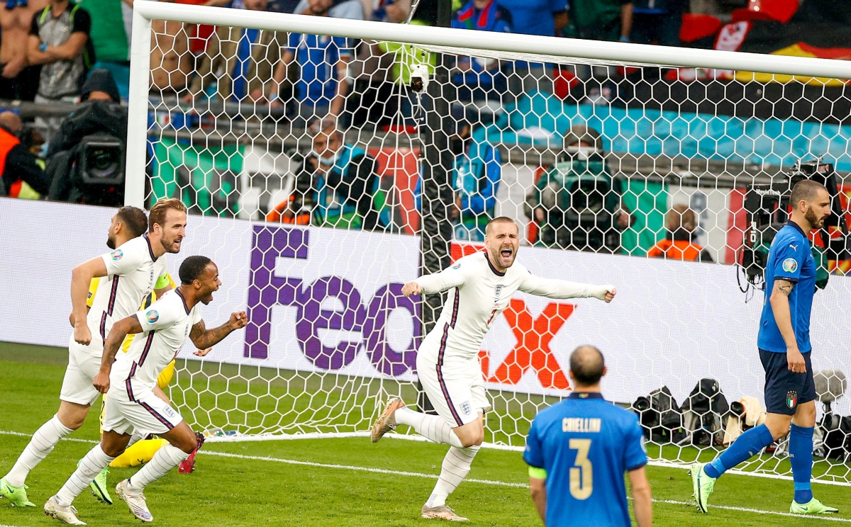 Luke Shaw ghi bàn chung kết EURO
