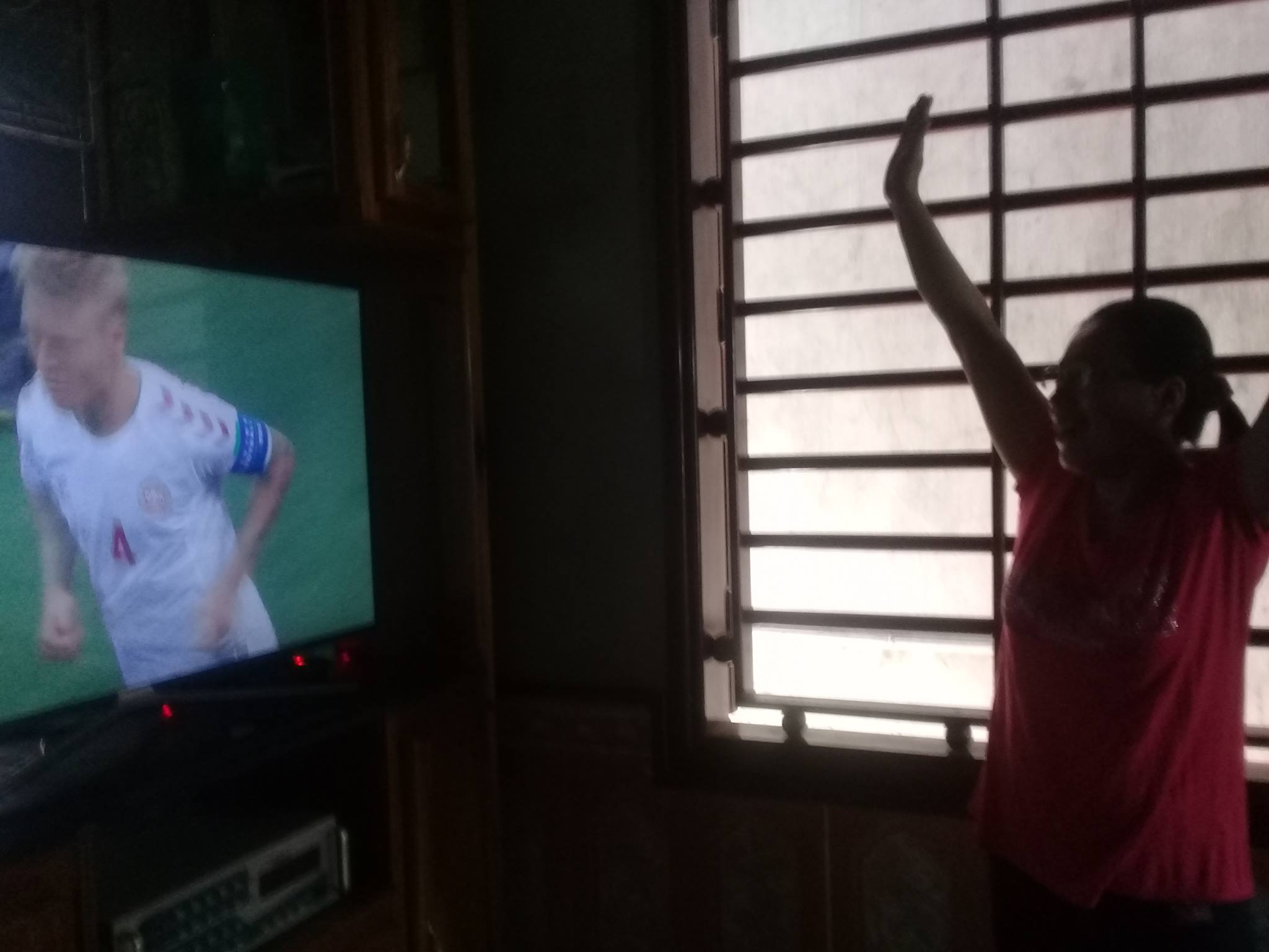 vợ tôi yêu bóng đá