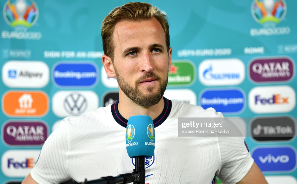 Harry Kane vui mừng sau trận thắng Ukraine EURO 2020