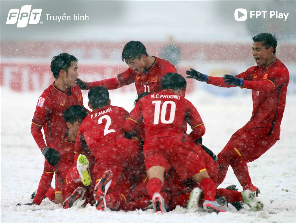 Lá Quốc kỳ trong tay Đỗ Duy Mạnh 3