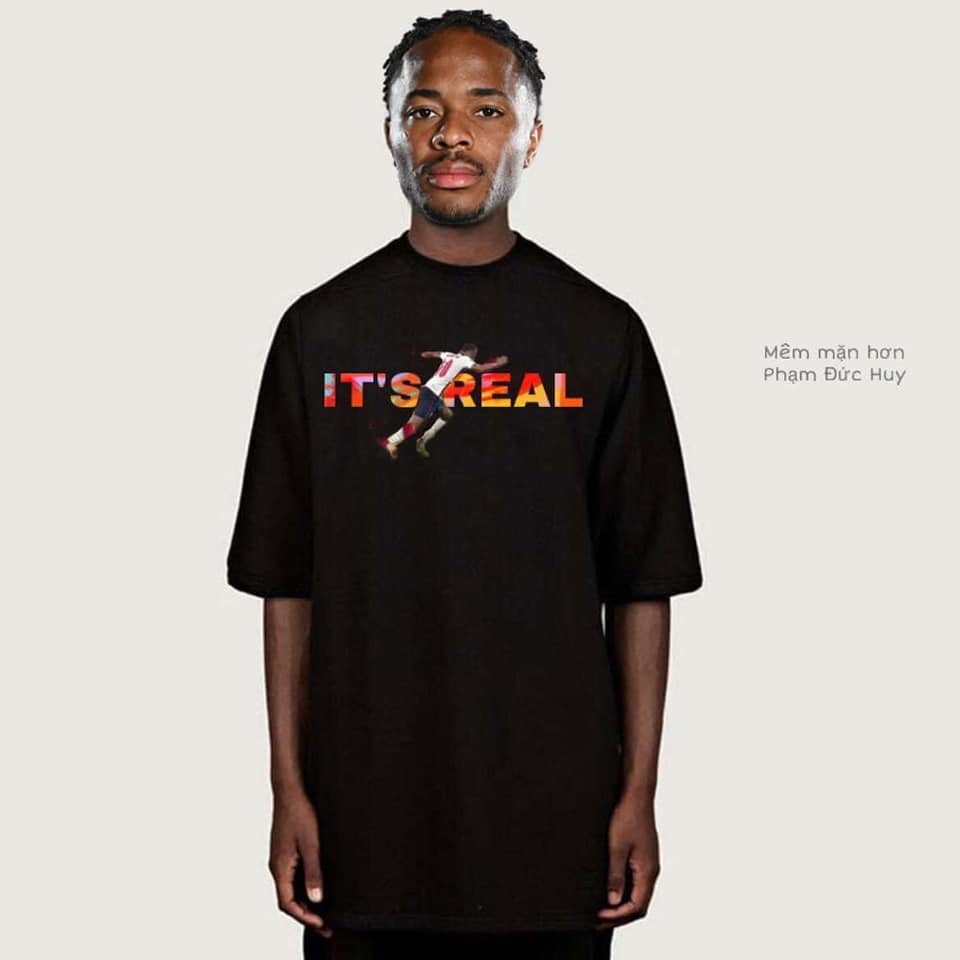 Sterling có nên đưa cú ngã của mình lên áo như Văn Toàn