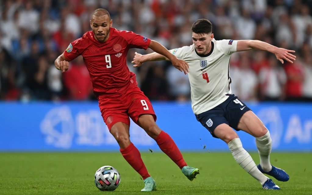 Mổ băng: Anh 2-1 Đan Mạch - Sức bền bỉ của tính kiên định