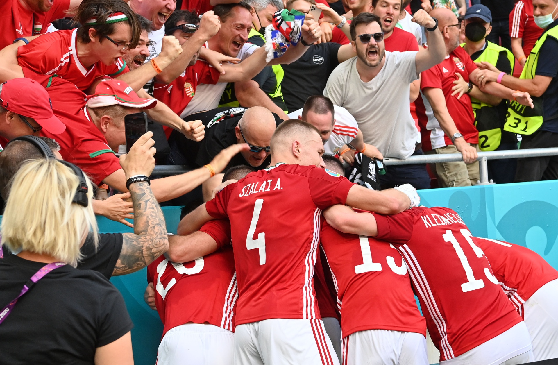 Hungary cầm hòa Pháp 1-1