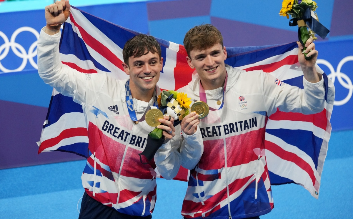 Tom Daley gây sốt nhờ tài đan len