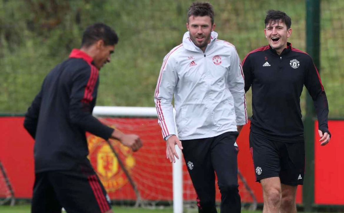 Vẻ mặt hào hứng của Maguire khi chứng kiến Varane