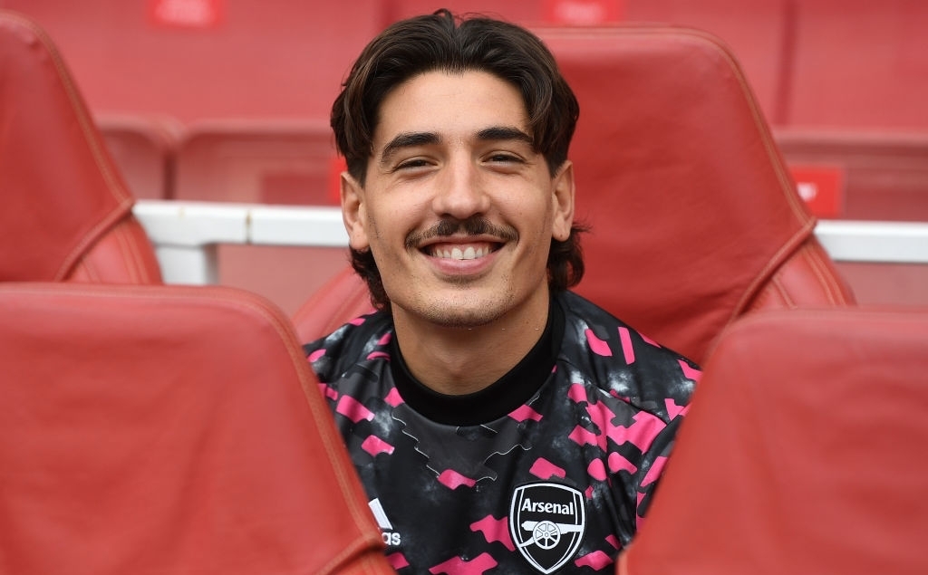 Bellerin mắc sai lầm khó đỡ chỉ 1 phút vào sân Bellerin mắc sai lầm khó đỡ chỉ 1 phút vào sân