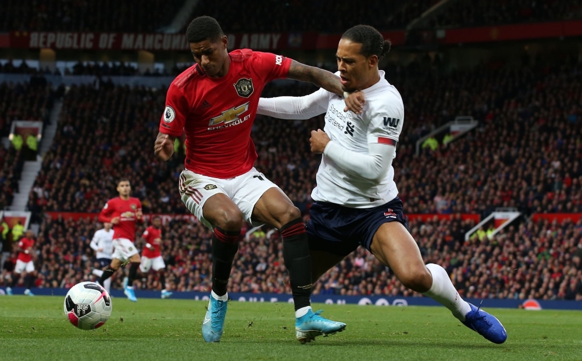 Rashford tranh chấp với Van Dijk
