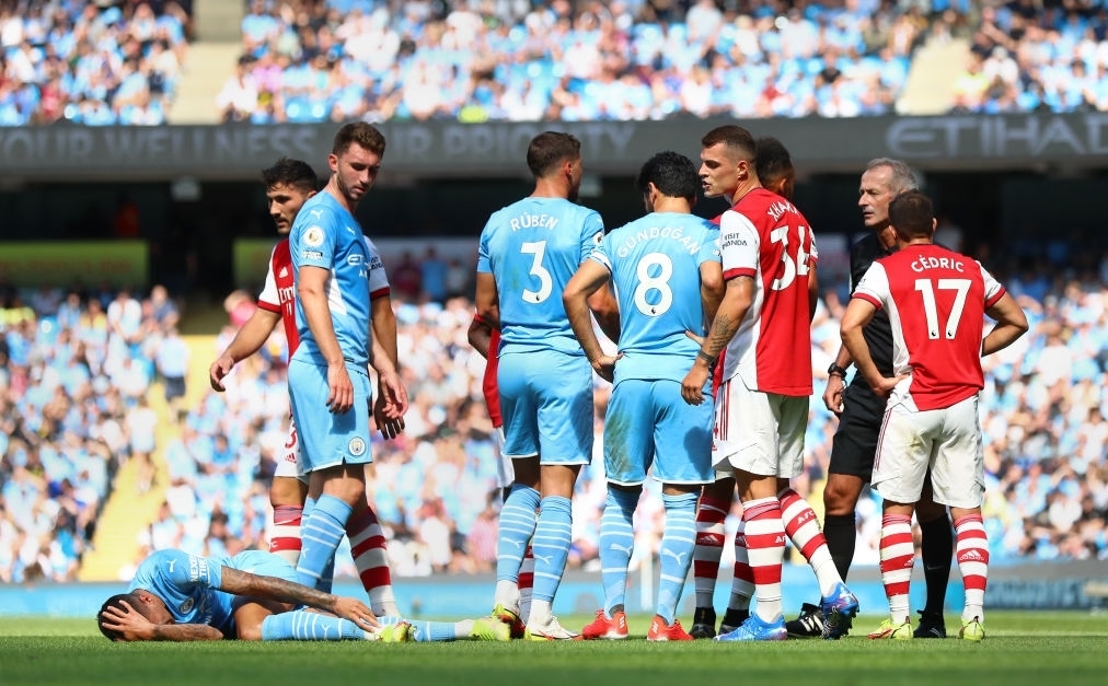 Xhaka nhận thẻ đỏ vs Man City
