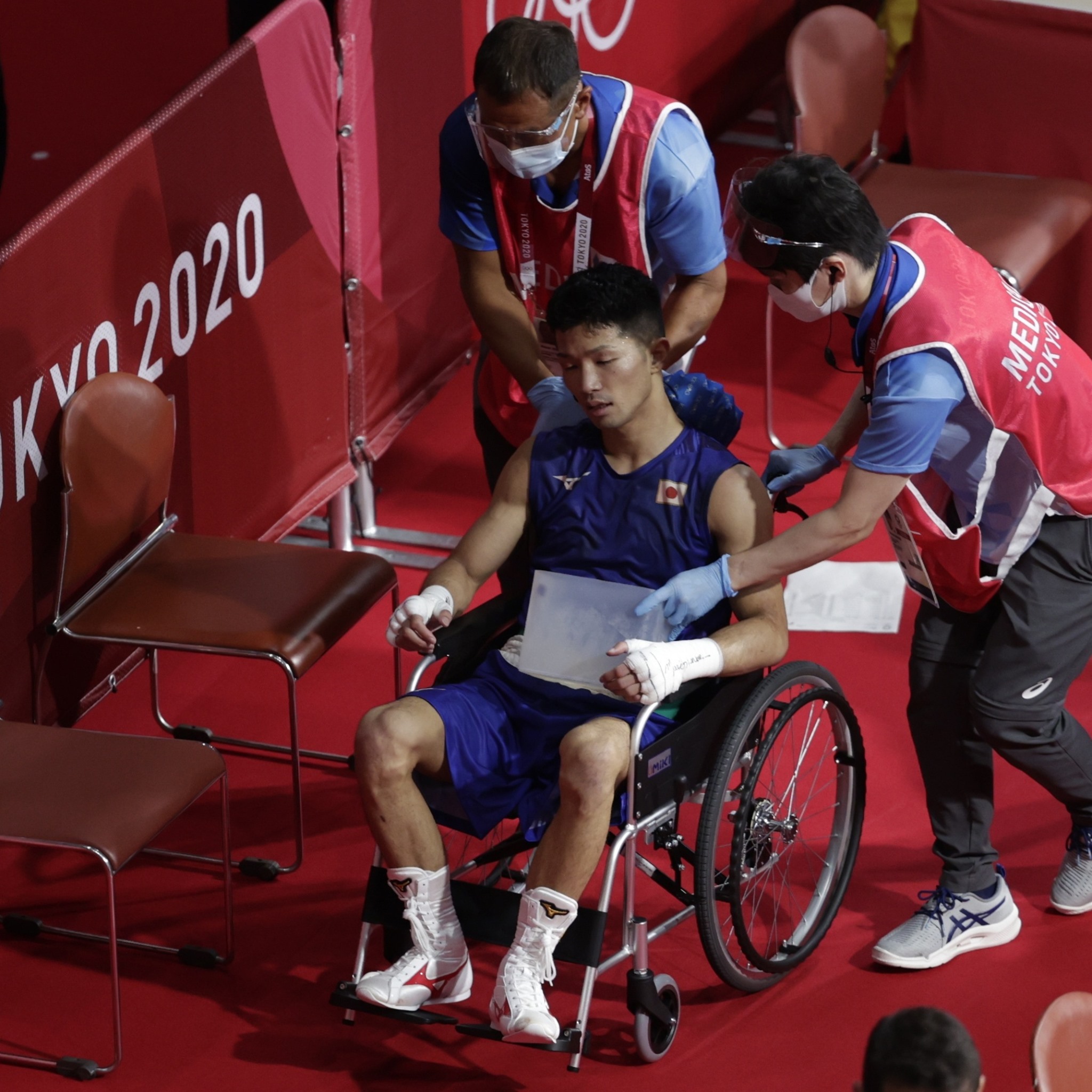 Tanaka giành chiến thắng khó hiểu dù bị đánh đến ngây dại