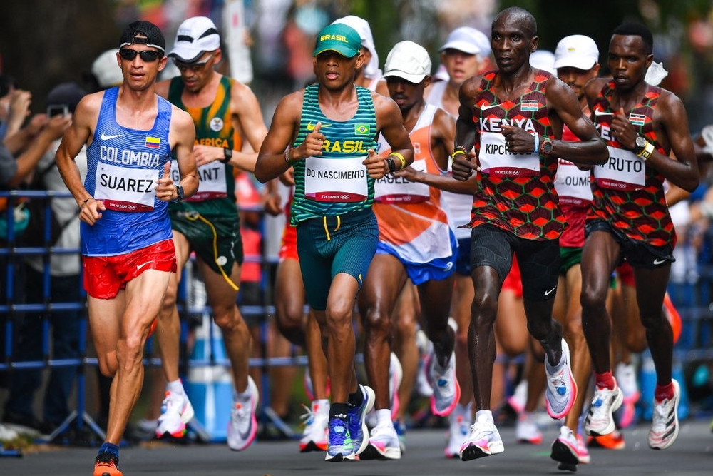 Eliud Kipchoge bảo vệ thành công HCV marathon Eliud Kipchoge bảo vệ thành công HCV marathon