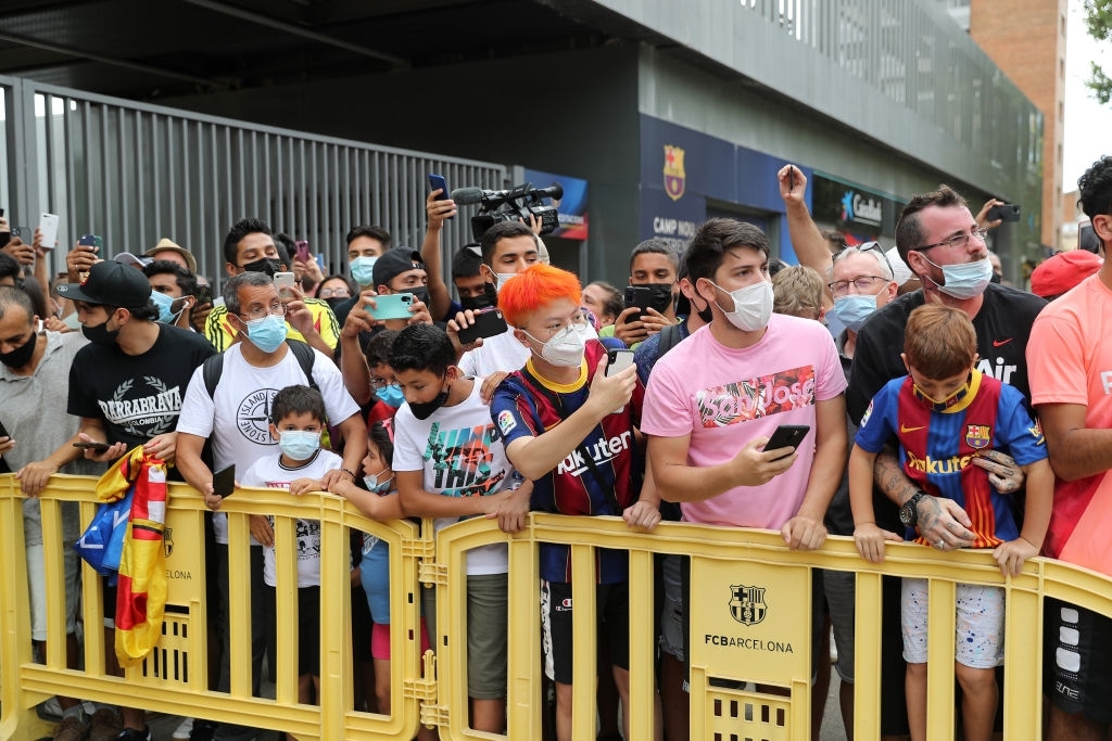 Messi Vật tế thần của Barcelona