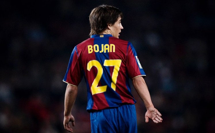 Cựu thần đồng Barca giải nghệ 1