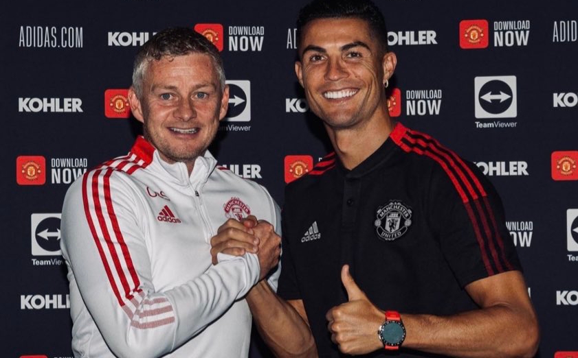 Ronaldo ký hợp đồng với Man United 10/9 Ronaldo ký hợp đồng với Man United 10/9