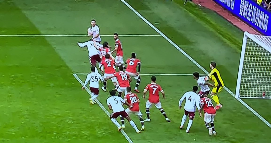 HLV Solskjaer tố Aston Villa ghi bàn trong thế việt vị hình ảnh