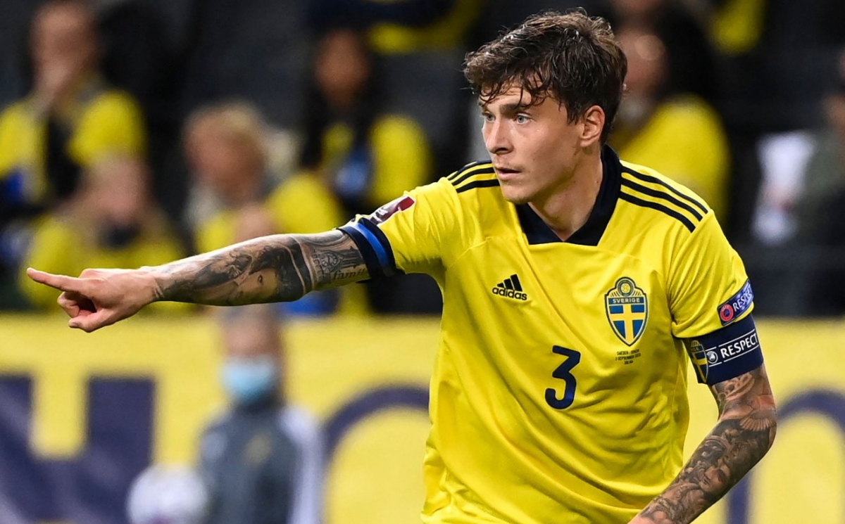 Victor Lindelof sẵn sàng cạnh tranh với Varane