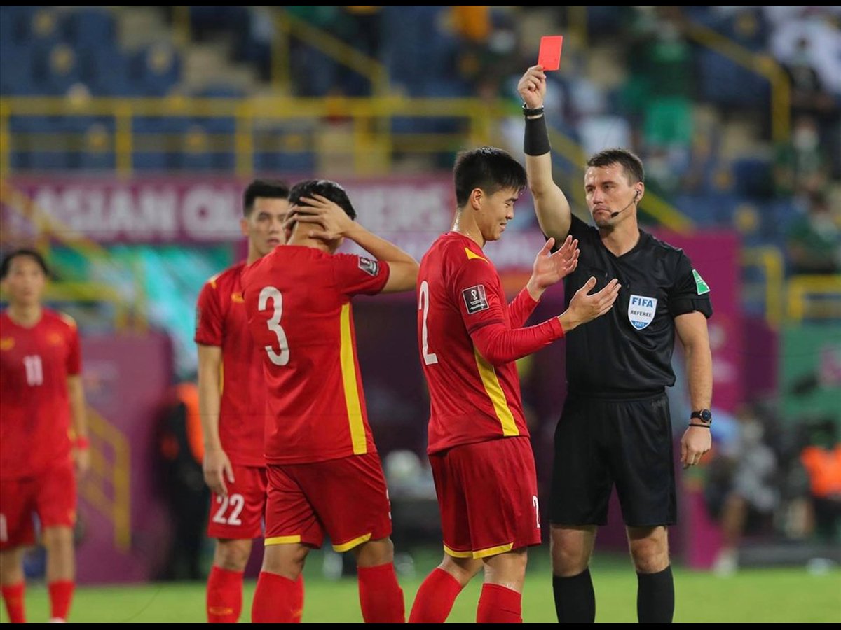 Duy Mạnh thẻ đỏ