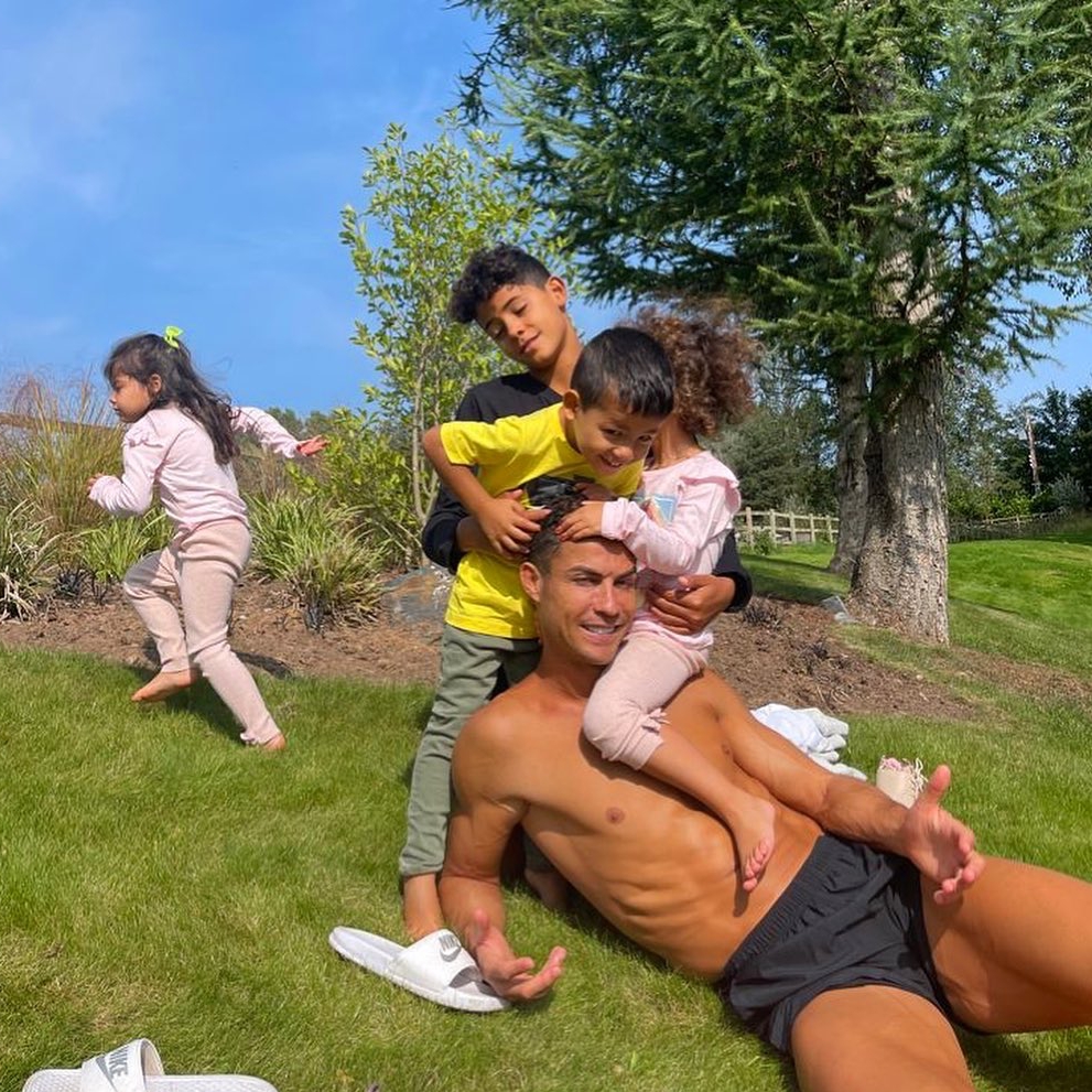 Bức ảnh đầu tiên của Ronaldo khi tới Manchester